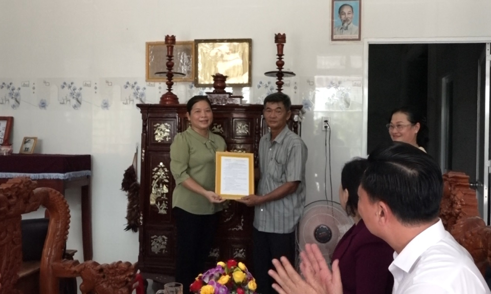 Kiến Tường: Agribank Long An tặng nhà tình nghĩa, nhà tình thương.