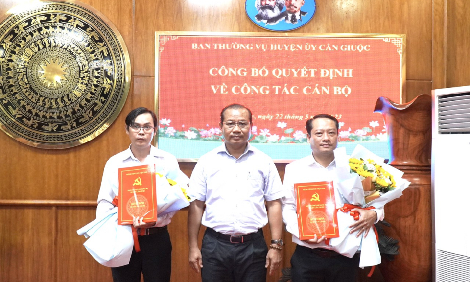 Huyện ủy Cần Giuộc công bố Quyết định công tác cán bộ