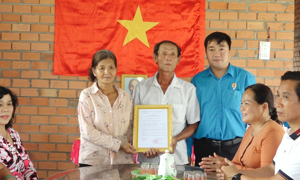 Đức Hòa trao 2 mái ấm tình thương cho phụ nữ có hoàn cảnh khó khăn