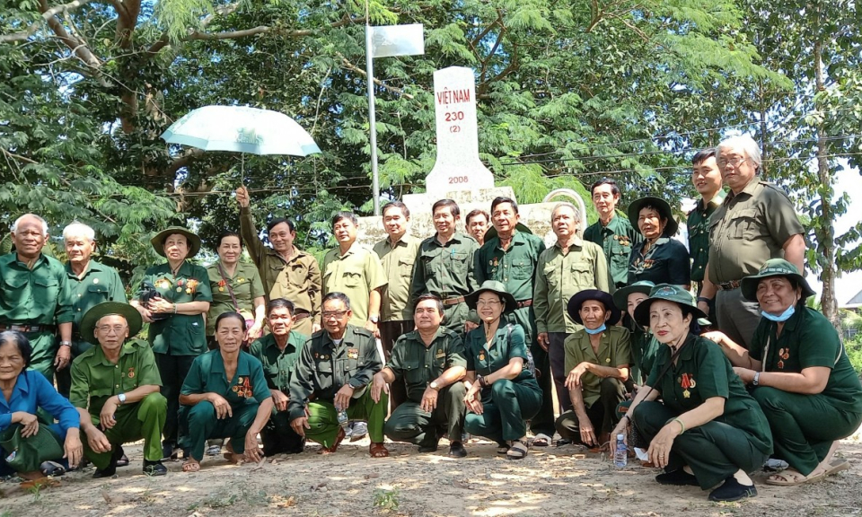 Hội Cựu thanh niên xung phong Tân Hưng gặp gỡ, giao lưu với Hội Cựu thanh niên xung phong tỉnh Bạc Liêu