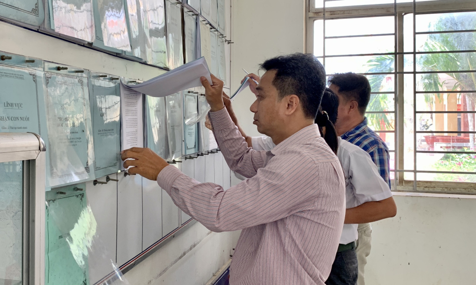 Tân Hưng: Kiểm tra công tác Cải cách hành chính tại xã Vĩnh Châu B