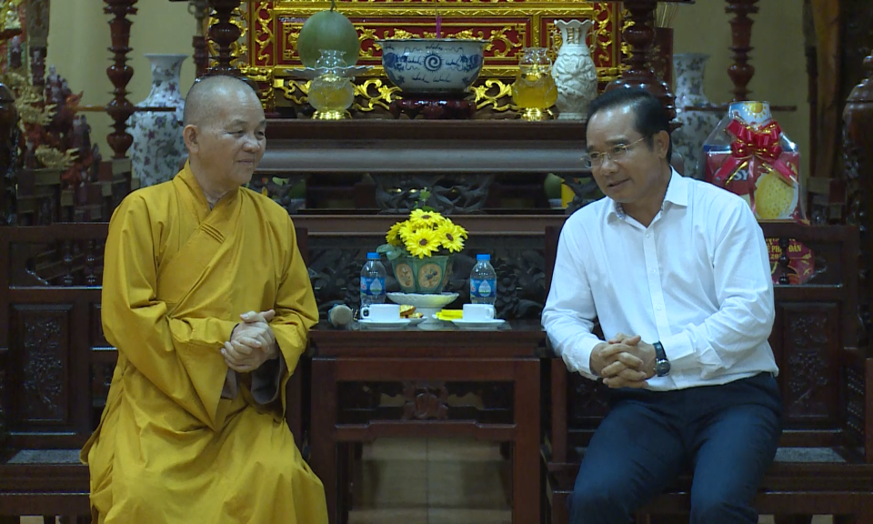 Lãnh đạo tỉnh  chúc mừng Đại lễ Phật Đản năm 2023 tại chùa Thiên Châu