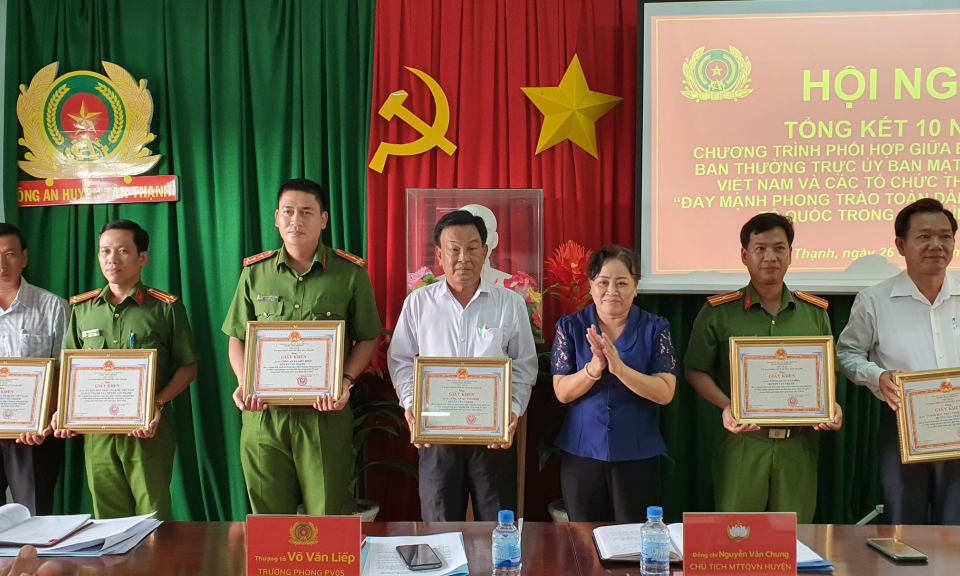 Tân Thạnh tổng kết 10 đẩy mạnh phong trào toàn dân bảo vệ an ninh Tổ quốc trong tình hình mới