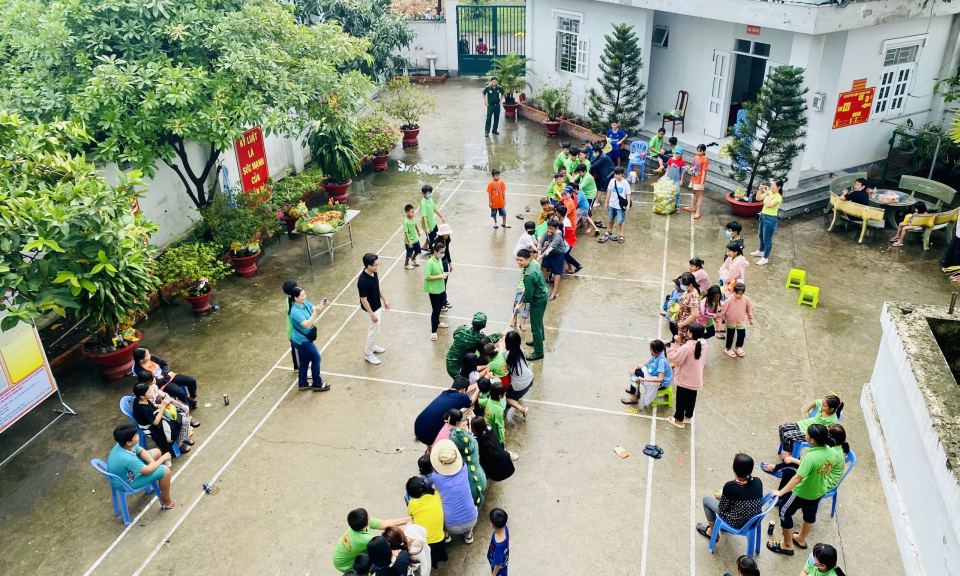 Sôi nổi các hoạt động nhân ngày Quốc tế Thiếu nhi 1/6 tại Đồn Biên Phòng Cửa khẩu cảng Bến Lức