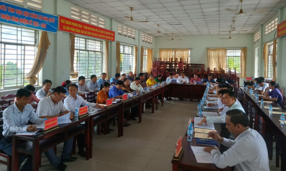 Thạnh Hóa: Hội nghị thường niên giữa Thường trực Hội đồng Nhân dân huyện và xã