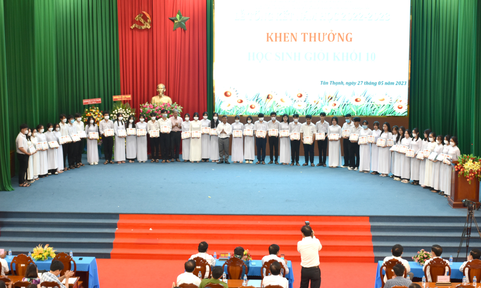 Trường THPT Tân Thạnh tổng kết năm học 2022-2023