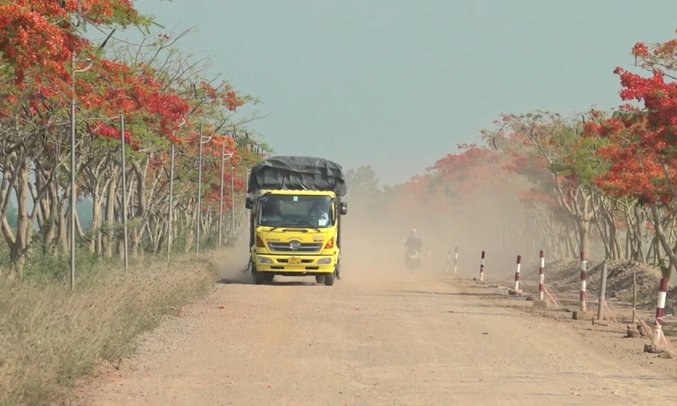Niềm vui của người dân khi Đường tỉnh 819 được khởi công xây dựng