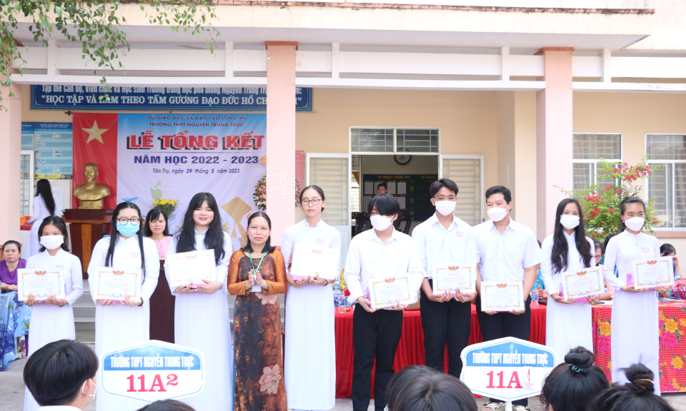 Tân Trụ: Trường THPT Nguyễn Trung Trực tổng kết năm học 2022-2023