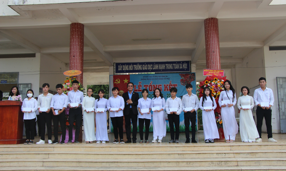 Trường THPT Thủ Thừa tổng kết năm học 2022-2023