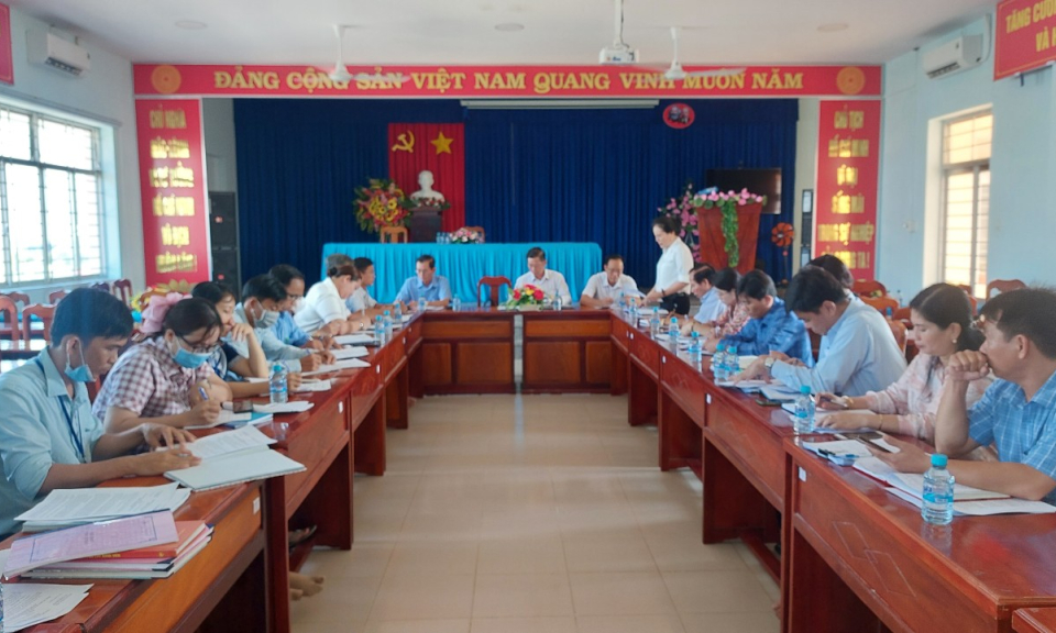 HĐND huyện Tân Hưng khảo sát tình hình thực hiện Nghị quyết tại xã Vĩnh Thạnh