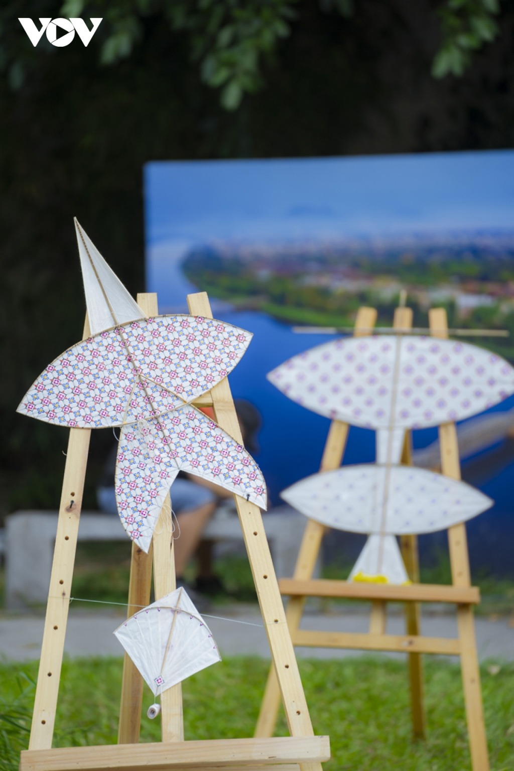 Phía Hiệp hội Diều Malaysia cho biết đến với Lễ hội Diều quốc tế Huế 2023, đơn vị mang đến giới thiệu hơn 30 loại diều truyền thống và hiện đại của Malaysia được thiết kế tinh xảo, như diều Wau Bulan – diều Mặt Trăng, Wau Kucing – diều Mèo, Wau Jala Budi, Wau Merak,…