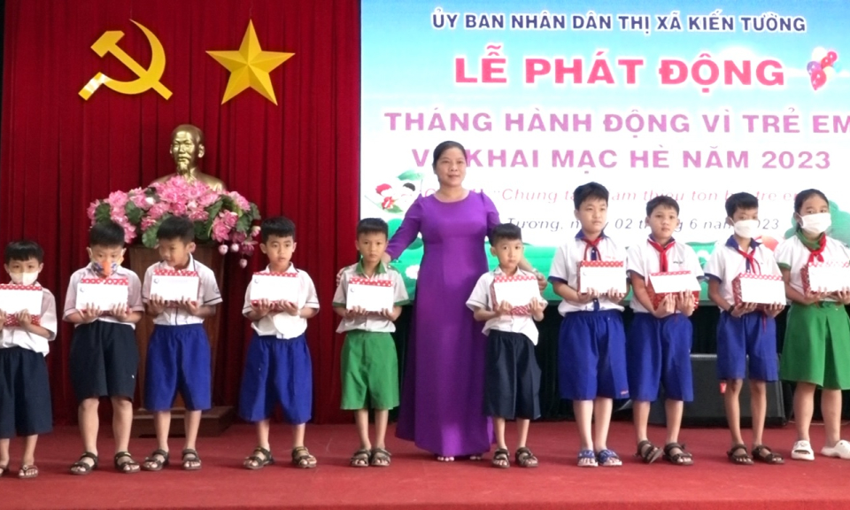 Kiến Tường: Lễ phát động Tháng hành động vì trẻ em và khai mạc hè năm 2023.