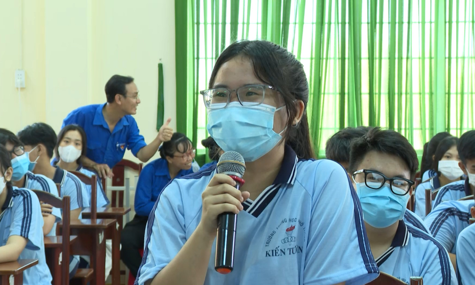 Hơn 200 học sinh tham gia chương trình tư vấn tâm lý mùa thi