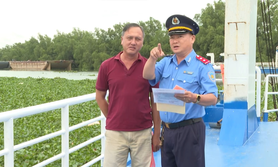 Thanh tra, kiểm tra các bến khách ngang sông mùa mưa bão