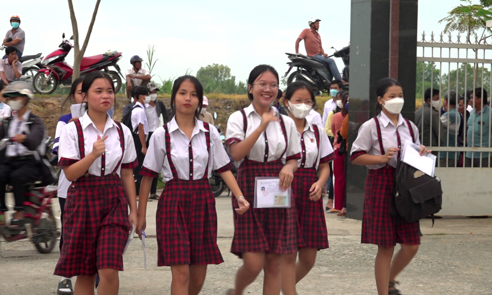 Tân Hưng hơn 450 thí sinh thi môn đầu tiên - môn Ngữ văn trong kỳ thi tuyển sinh lớp 10