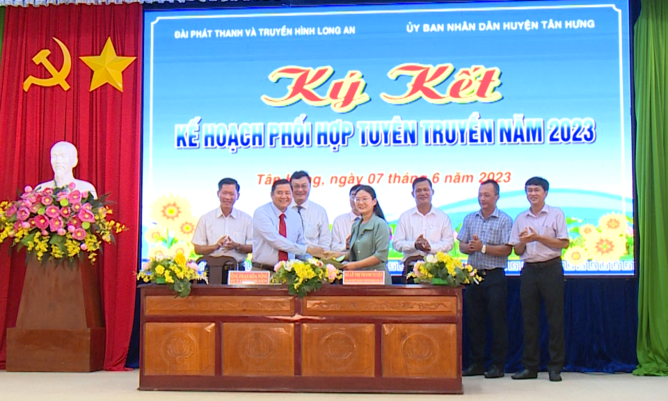 Đài Phát thanh và Truyền hình Long An và huyện Tân Hưng ký kết phối hợp tuyên truyền