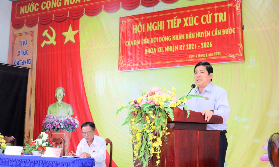 Bí thư Huyện ủy Cần Đước - Nguyễn Văn Đát tiếp xúc cử tri xã Long Khê