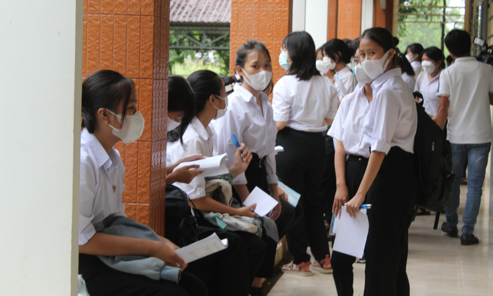 Đức Huệ có 32 thí sinh bỏ thi môn thi đầu tiên Kỳ thi tuyển sinh lớp 10