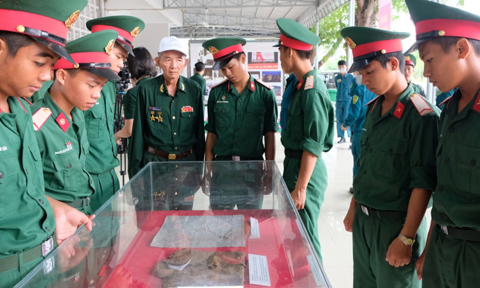 Triển lãm Chủ tịch Hồ Chí Minh với phong trào thi đua ái quốc