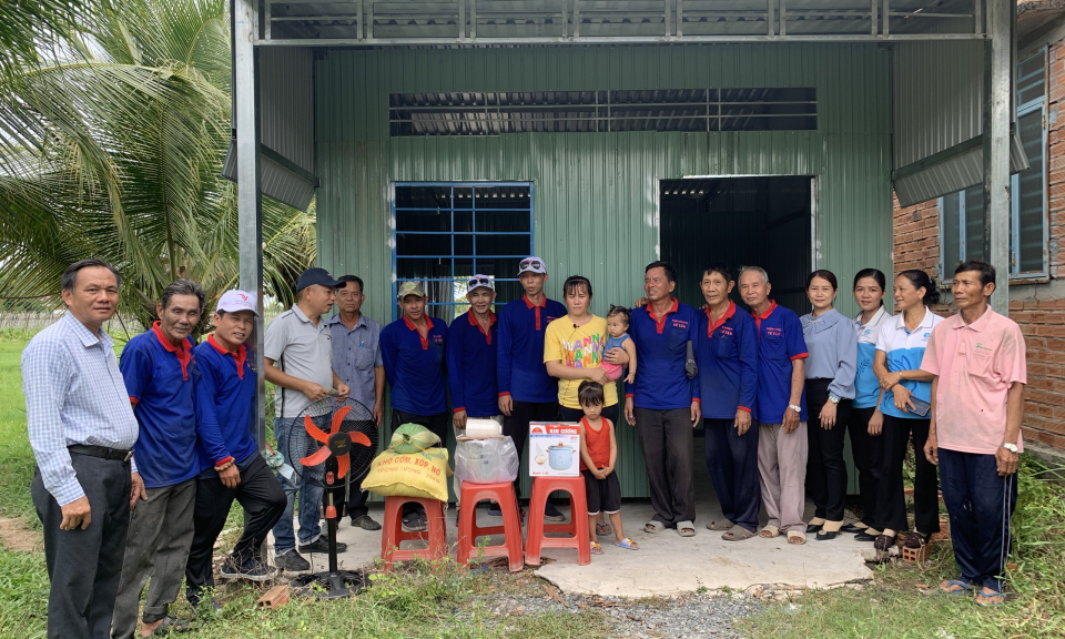 Đức Hòa trao 4 căn nhà tình thương