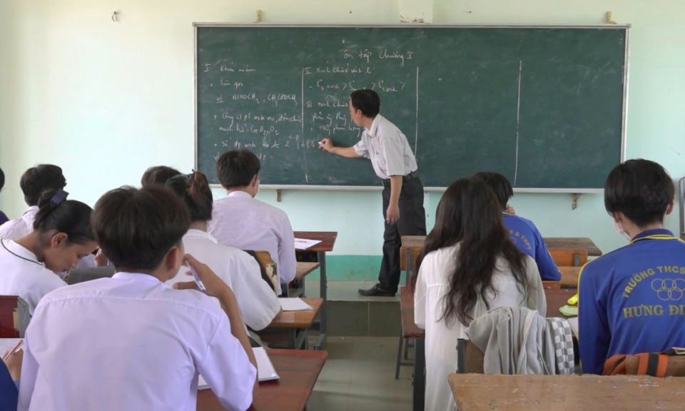 Tân Hưng tăng tốc ôn thi tốt nghiệp THPT