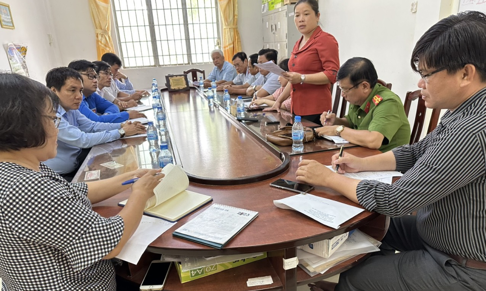 Lãnh đạo UBND thị xã Kiến Tường kiểm tra công tác chuẩn bị kỳ thi THPT năm 2023.