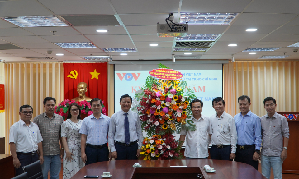 Lãnh đạo tỉnh Long An chúc mừng các cơ quan báo chí tại Thành phố Hồ Chí Minh