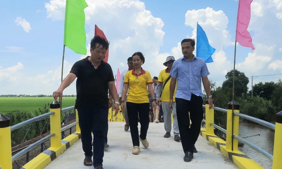 Tân Hưng khánh thành cầu giao thông nông thôn ở Xã Vĩnh Đại