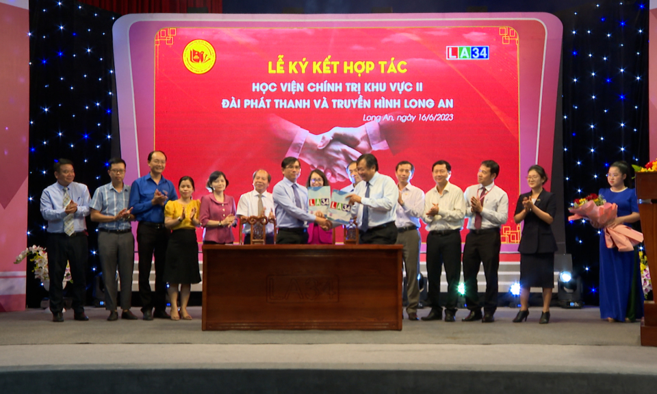 Đài Phát thanh và Tryền hình Long An ký kết hợp tác với Học viện Chính trị khu vực II
