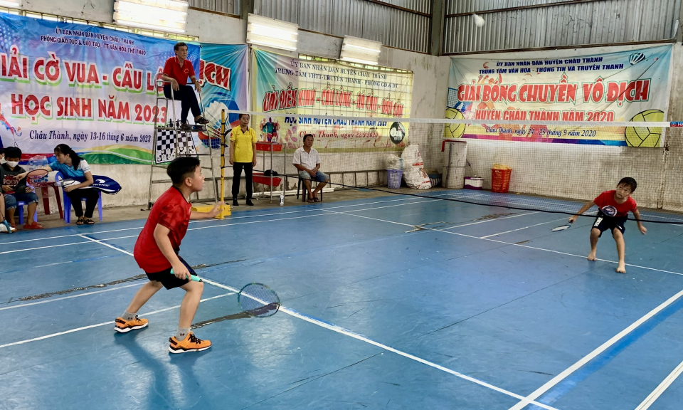 Châu Thành tổ chức giải Cầu lông học sinh năm 2023