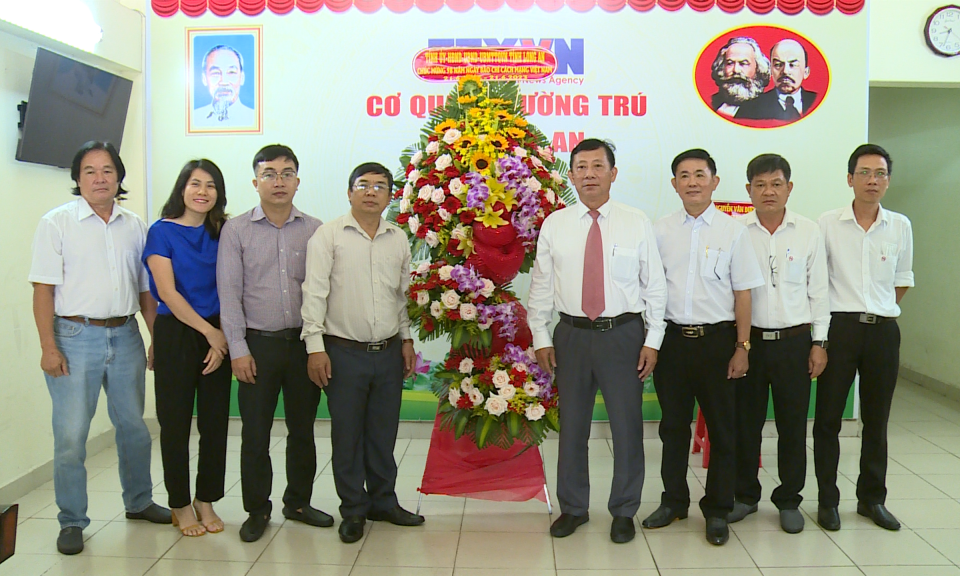 Ban Tuyên giáo Tỉnh ủy, Sở Thông tin và Truyền thông thăm và chúc mừng các cơ quan báo chí