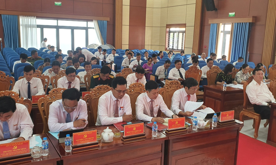 Tân Thạnh: Hội nghị Ban chấp hành Đảng bộ lần thứ 14