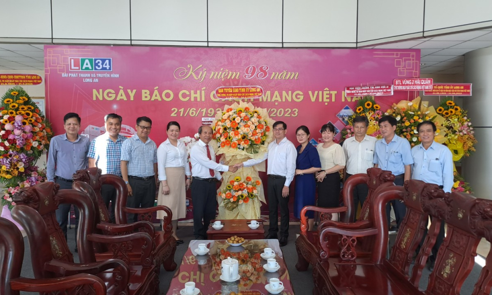 Lãnh đạo các cơ quan, doanh nghiệp thăm và chúc mừng Đài Phát thanh và Truyền hình Long An nhân Ngày Báo chí Cách mạng Việt Nam 21/6