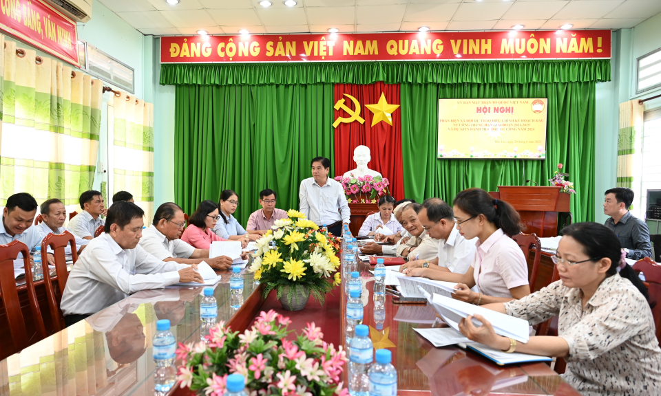 Mặt trận Tổ quốc huyện Bến Lức phản biện dự thảo điều chỉnh kế hoạch đầu tư công