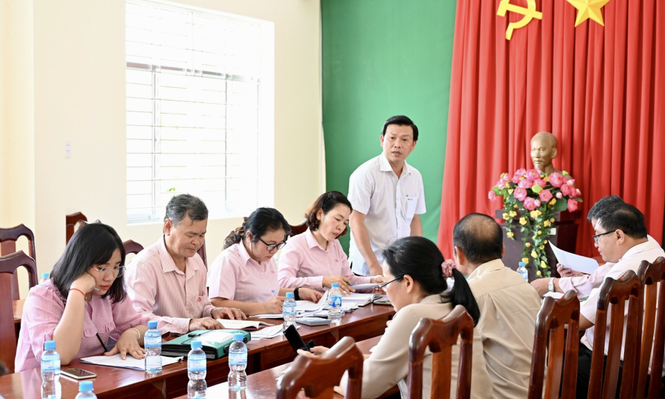 Bến Lức: Đoàn kiểm tra, giám sát Ban đại diện Hội đồng quản trị Ngân hàng Chính sách xã hội tại xã Tân Hòa