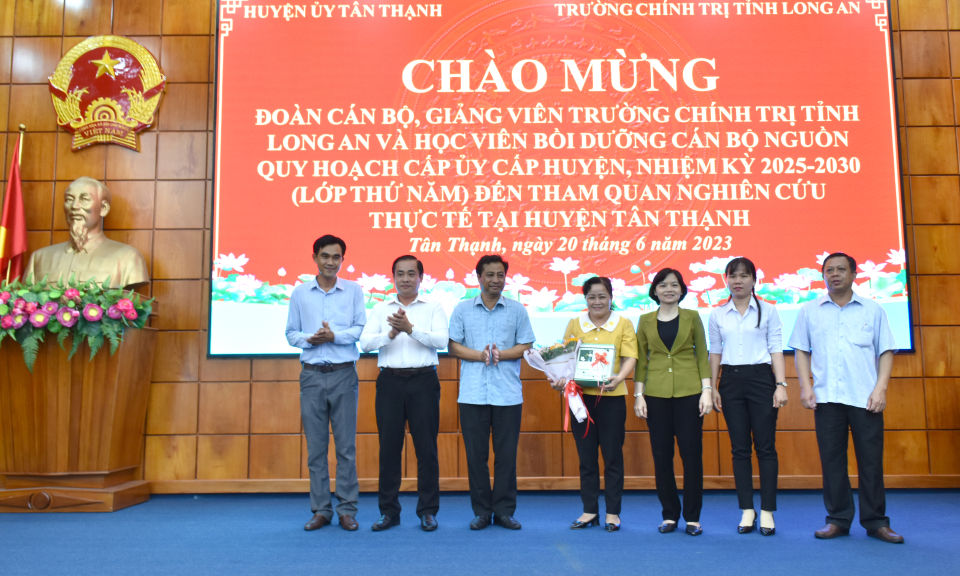 Trường Chính trị tỉnh Long An nghiên cứu thực tế tại huyện Tân Thạnh