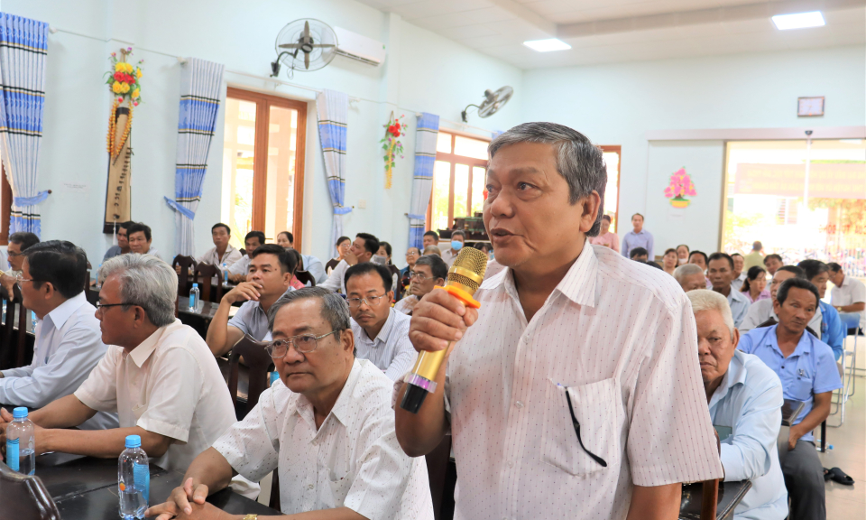 Bí thư Huyện ủy Cần Đước tiếp xúc trực tiếp với nhân dân xã Tân Chánh