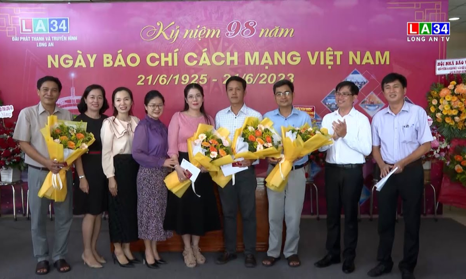 Hội Nhà báo tỉnh Long An kết nạp hội viên mới