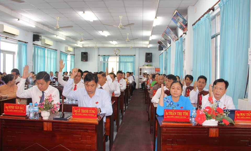 Hội đồng Nhân dân huyện Thủ Thừa tổ chức kỳ họp lần thứ 8 - Kỳ họp lệ giữa năm 2023