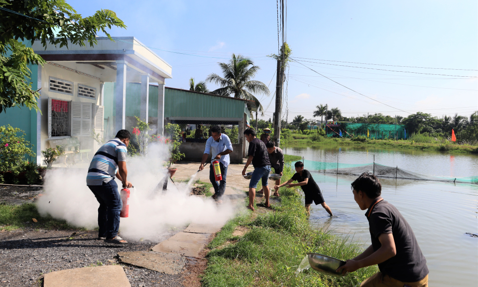 Cần Đước ra mắt mô hình “Điểm chữa cháy công cộng kết hợp giữ gìn an ninh trật tự”