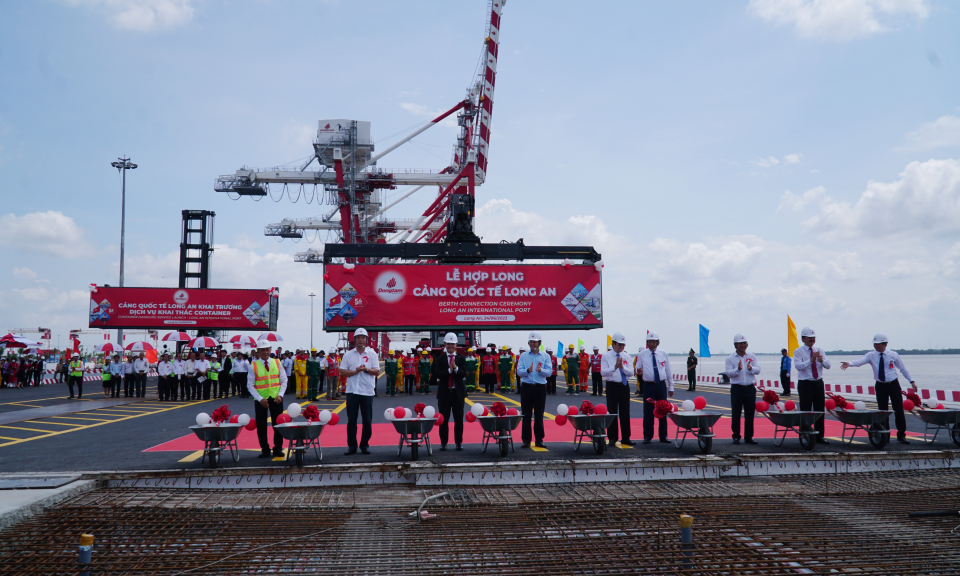 Cảng quốc tế  Long An chính thức khai trương dịch vụ khai thác hàng container
