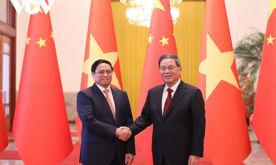 Thủ tướng Trung Quốc đón Thủ tướng Việt Nam, chứng kiến lễ ký 6 văn kiện hợp tác