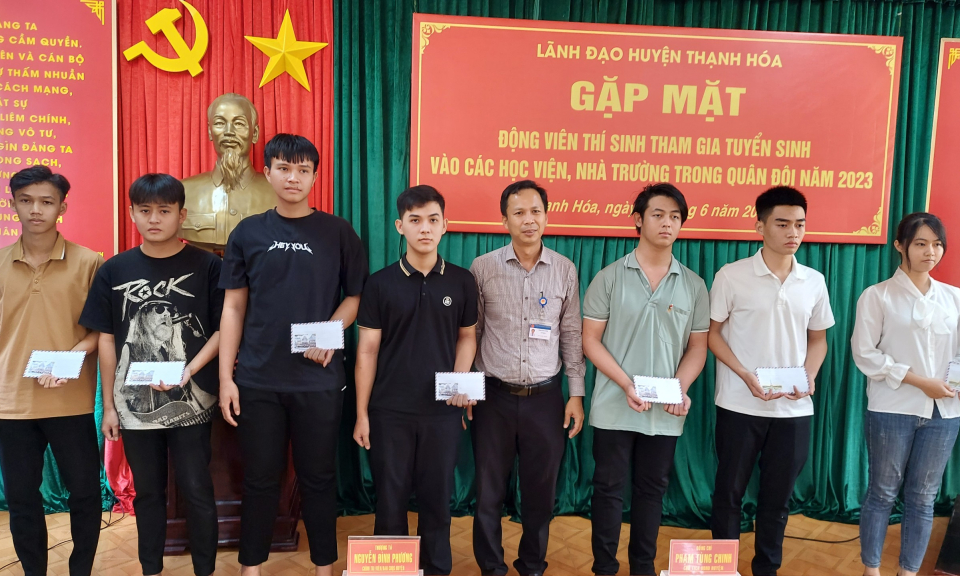 Thạnh Hóa gặp mặt thí sinh thi vào các học viện, nhà trường trong quân đội năm 2023