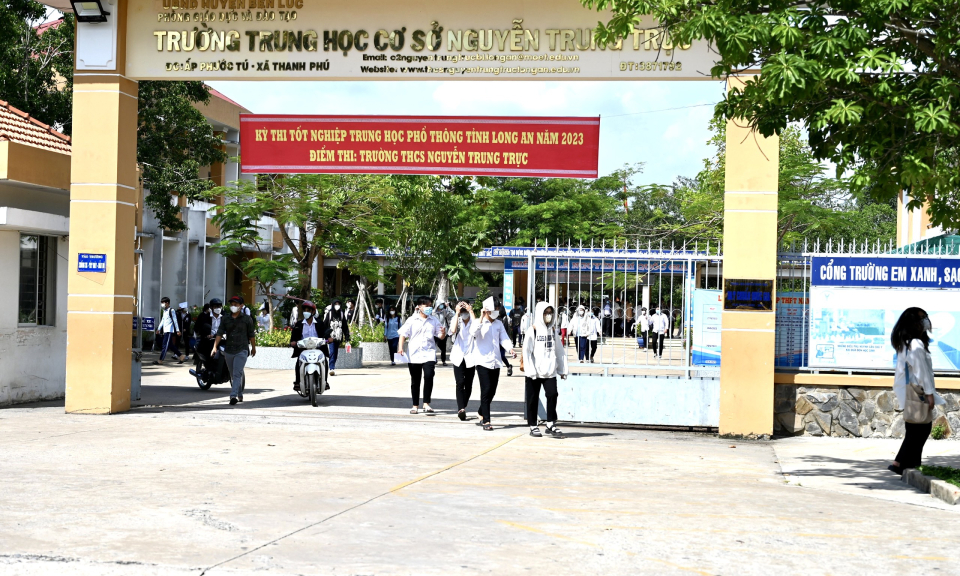 Bến Lức: Gần 2.000 thí sinh làm thủ tục thi tốt nghiệp THPT 2023
