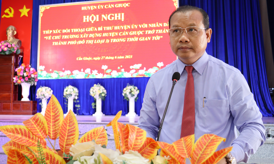 Bí thư Huyện ủy Cần Giuộc đối thoại với Nhân dân