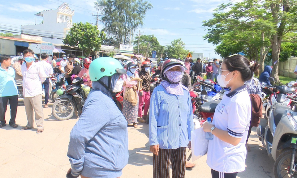 Phụ huynh tham gia "Tiếp sức mùa thi"