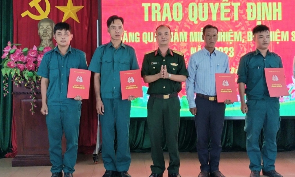 Tân Hưng sinh hoạt, chi trả phụ cấp trách nhiệm cho quân nhân dự bị quý II/2023