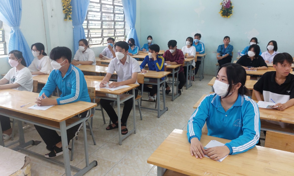 Tân Hưng: Kỳ thi tốt nghiệp THPT năm 2023 diễn ra nghiêm túc, an toàn và đúng quy chế