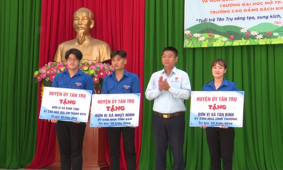 Tân Trụ ra quân chiến dịch Thanh niên tình nguyện hè 2023