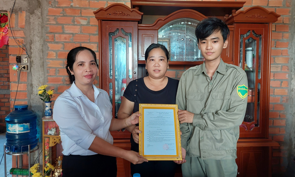 Thành phố Tân An trao nhà tình thương cho bà Nguyễn Thị Gấm Nhỏ